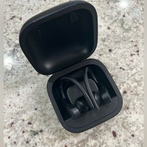 NEW Powerbeats Pro’s Black